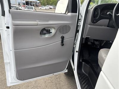 2001 Ford E-350 SD - Photo 9 - Portland, OR 97267