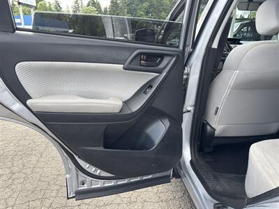 2018 Subaru Forester 2.5i - Photo 12 - Portland, OR 97267