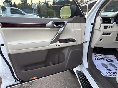 2016 Lexus GX 460 - Photo 9 - Portland, OR 97267
