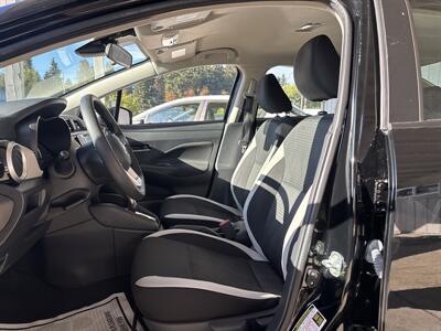 2021 Nissan Versa SV   - Photo 10 - Portland, OR 97267