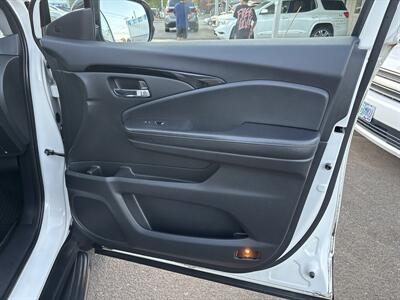 2017 Honda Pilot Elite   - Photo 18 - Portland, OR 97267