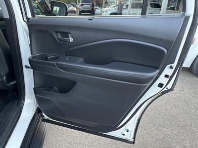 2017 Honda Pilot Elite   - Photo 16 - Portland, OR 97267