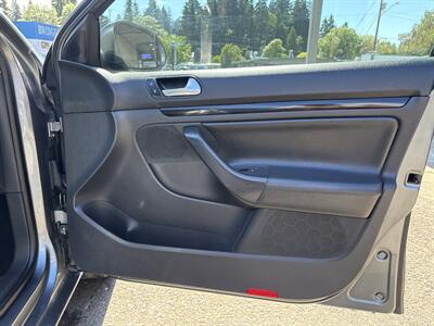 2014 Volkswagen Jetta SportWagen TDI - Photo 18 - Portland, OR 97267