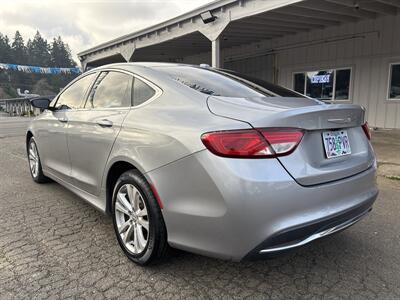 2015 Chrysler 200 Limited - Photo 5 - Portland, OR 97267