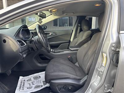 2015 Chrysler 200 Limited - Photo 9 - Portland, OR 97267