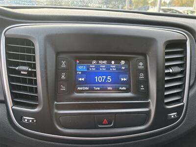 2015 Chrysler 200 Limited - Photo 17 - Portland, OR 97267