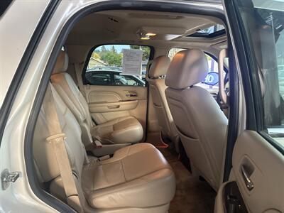 2012 Cadillac Escalade Luxury - Photo 17 - Portland, OR 97267