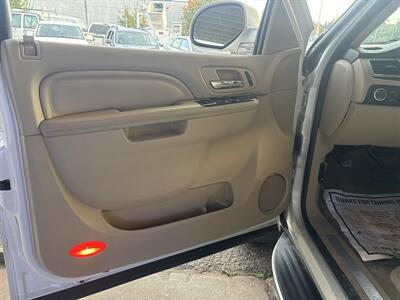 2012 Cadillac Escalade Luxury - Photo 9 - Portland, OR 97267