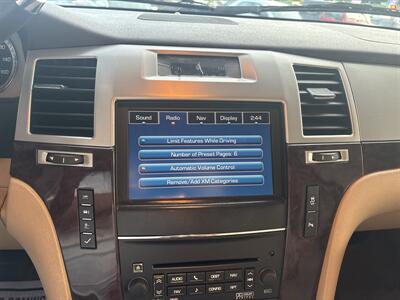 2012 Cadillac Escalade Luxury - Photo 23 - Portland, OR 97267