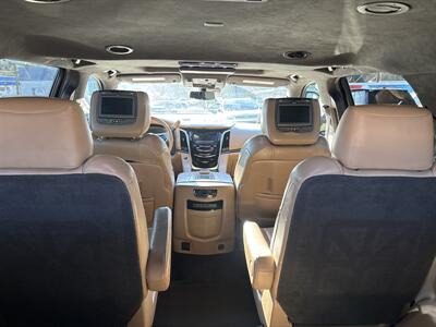 2018 Cadillac Escalade Platinum - Photo 15 - Portland, OR 97267