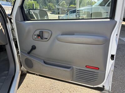 1996 GMC Sierra 1500 SL   - Photo 12 - Portland, OR 97267