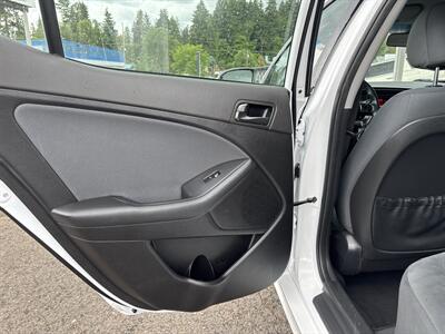2015 Kia Optima LX   - Photo 12 - Portland, OR 97267