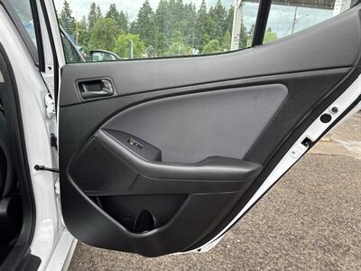 2015 Kia Optima LX   - Photo 16 - Portland, OR 97267