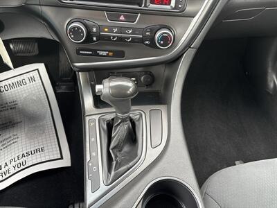 2015 Kia Optima LX   - Photo 22 - Portland, OR 97267