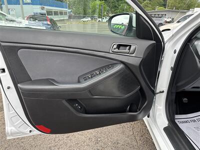 2015 Kia Optima LX   - Photo 9 - Portland, OR 97267