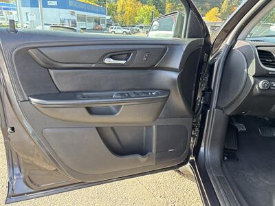 2014 Chevrolet Traverse LT - Photo 9 - Portland, OR 97267