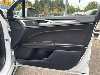 2019 Ford Fusion Hybrid SE - Photo 17 - Portland, OR 97267