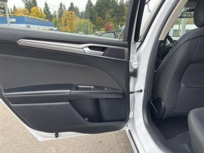 2019 Ford Fusion Hybrid SE - Photo 11 - Portland, OR 97267