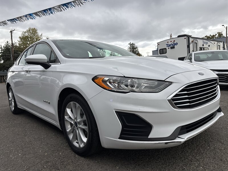 2019 Ford Fusion Hybrid SE   - Photo 1 - Portland, OR 97267