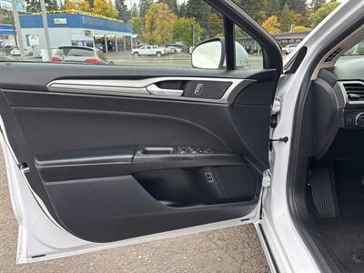 2019 Ford Fusion Hybrid SE - Photo 9 - Portland, OR 97267