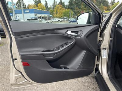 2018 Ford Focus SE - Photo 9 - Portland, OR 97267