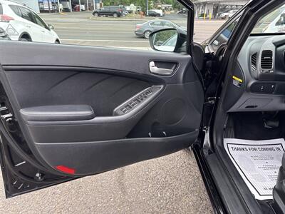 2017 Kia Forte LX   - Photo 9 - Portland, OR 97267