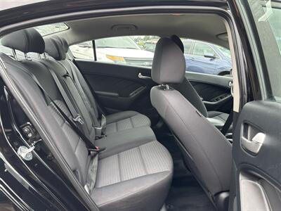 2017 Kia Forte LX   - Photo 16 - Portland, OR 97267