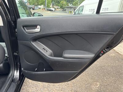 2017 Kia Forte LX   - Photo 15 - Portland, OR 97267
