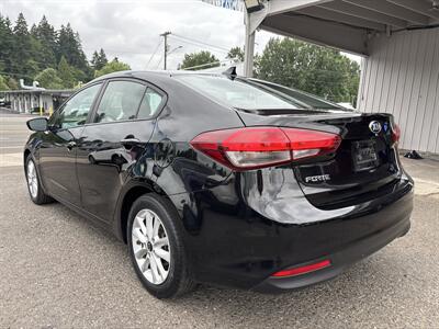 2017 Kia Forte LX   - Photo 5 - Portland, OR 97267