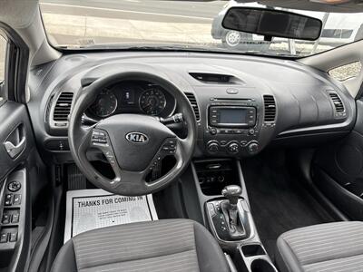 2017 Kia Forte LX   - Photo 14 - Portland, OR 97267