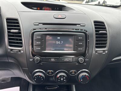 2017 Kia Forte LX   - Photo 20 - Portland, OR 97267
