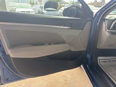 2020 Hyundai ELANTRA SEL   - Photo 9 - Portland, OR 97267