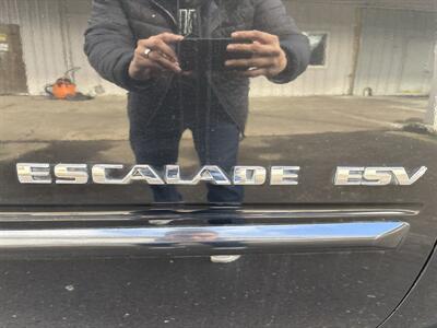 2013 Cadillac Escalade ESV Premium   - Photo 10 - Portland, OR 97267