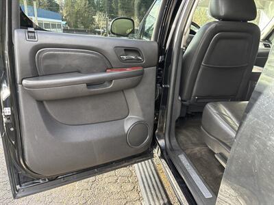 2013 Cadillac Escalade ESV Premium   - Photo 15 - Portland, OR 97267