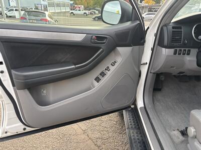 2008 Toyota 4Runner SR5 - Photo 9 - Portland, OR 97267
