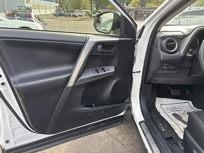 2018 Toyota RAV4 Hybrid LE   - Photo 21 - Portland, OR 97267
