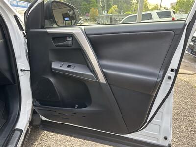 2018 Toyota RAV4 Hybrid LE   - Photo 23 - Portland, OR 97267