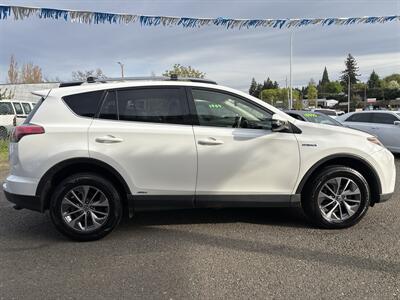 2018 Toyota RAV4 Hybrid LE   - Photo 8 - Portland, OR 97267