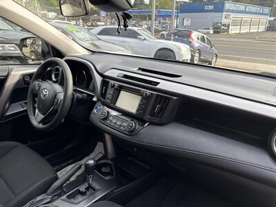 2018 Toyota RAV4 Hybrid LE   - Photo 16 - Portland, OR 97267