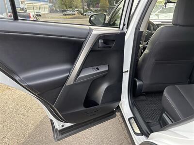 2018 Toyota RAV4 Hybrid LE   - Photo 22 - Portland, OR 97267