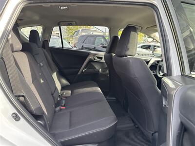 2018 Toyota RAV4 Hybrid LE   - Photo 14 - Portland, OR 97267