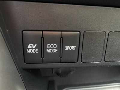 2018 Toyota RAV4 Hybrid LE   - Photo 19 - Portland, OR 97267