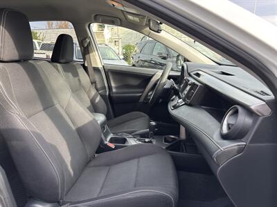 2018 Toyota RAV4 Hybrid LE   - Photo 15 - Portland, OR 97267