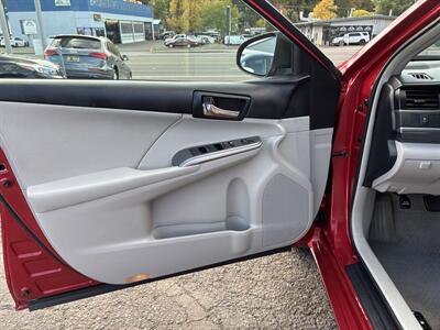 2014 Toyota Camry Hybrid XLE - Photo 9 - Portland, OR 97267