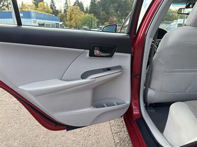 2014 Toyota Camry Hybrid XLE - Photo 12 - Portland, OR 97267