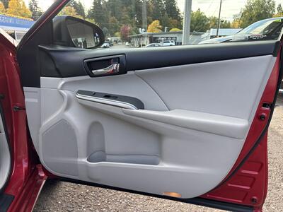 2014 Toyota Camry Hybrid XLE - Photo 18 - Portland, OR 97267