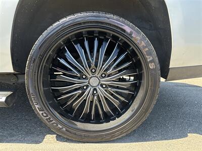 2015 Cadillac Escalade Platinum - Photo 30 - Portland, OR 97267