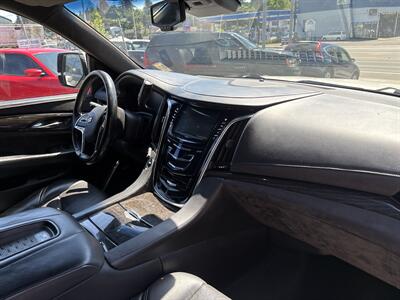 2015 Cadillac Escalade Platinum - Photo 18 - Portland, OR 97267