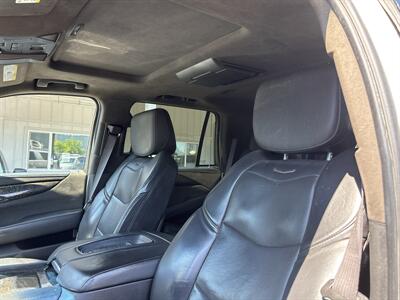 2015 Cadillac Escalade Platinum - Photo 24 - Portland, OR 97267