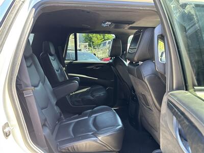 2015 Cadillac Escalade Platinum - Photo 16 - Portland, OR 97267